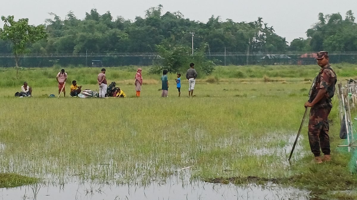 শূন্যরেখায় খোলা আকাশের নিচে ১০ নারী–পুরুষ–শিশু, দুই দফা পতাকা বৈঠকেও সমাধান আসেনি