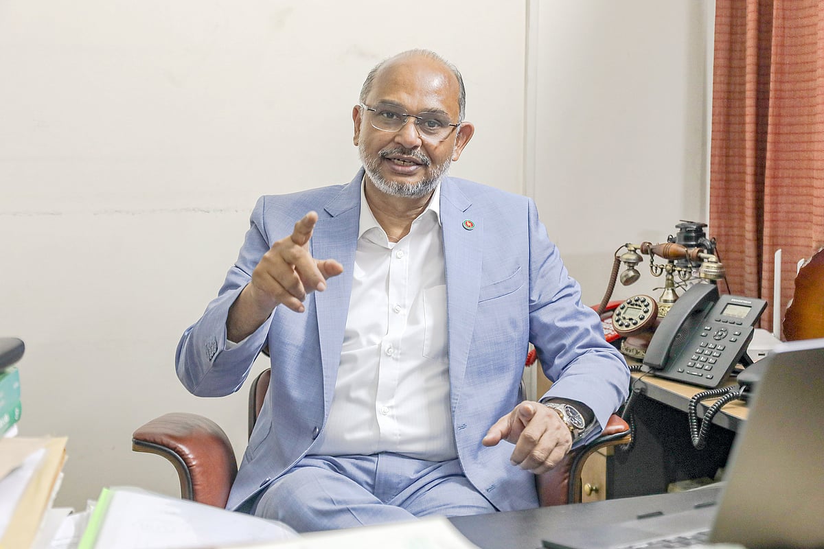 আমরা জনগণের ঘাড়ে অযৌক্তিক করের বোঝা চাপাতে চাই না