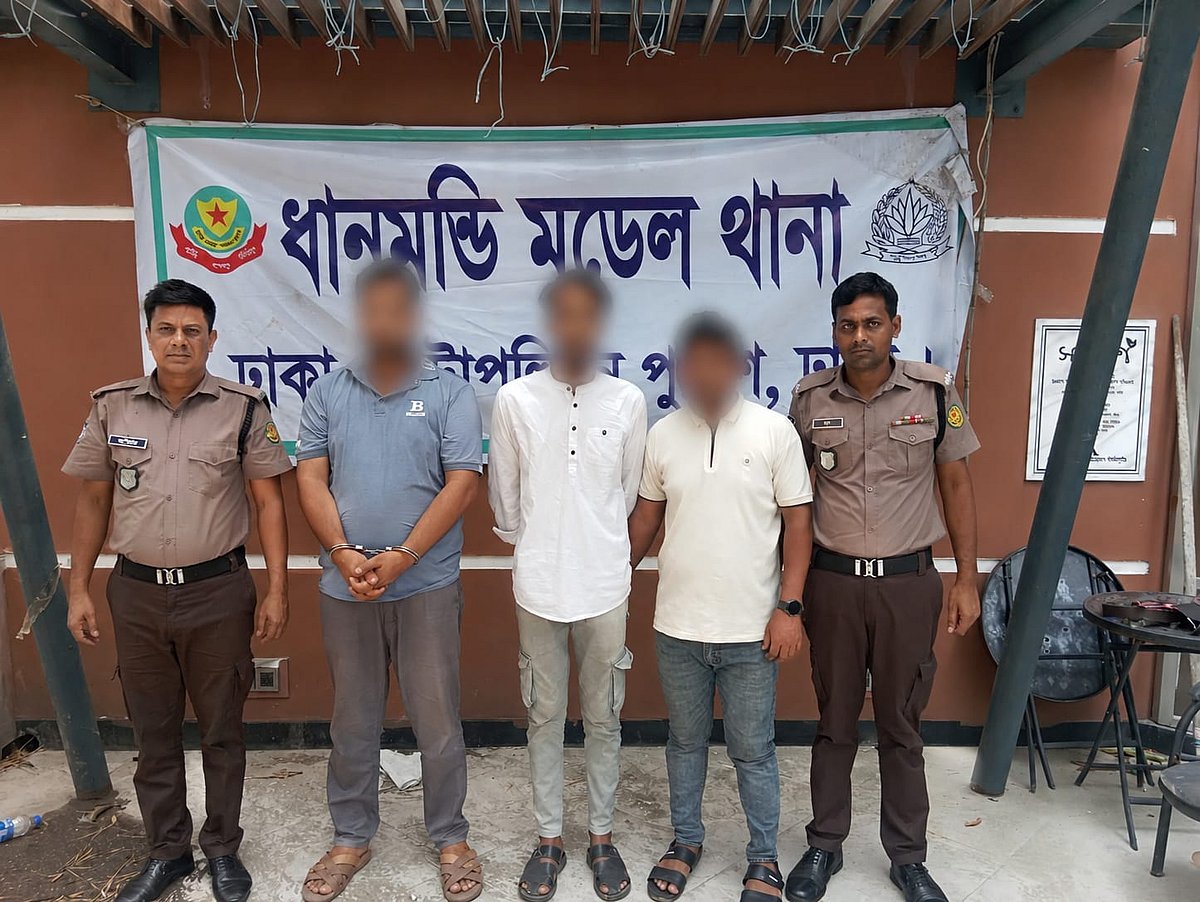 ধানমন্ডি ৩২-এ মিছিলের চেষ্টা: ছাত্রলীগের ৩ কর্মী গ্রেপ্তার