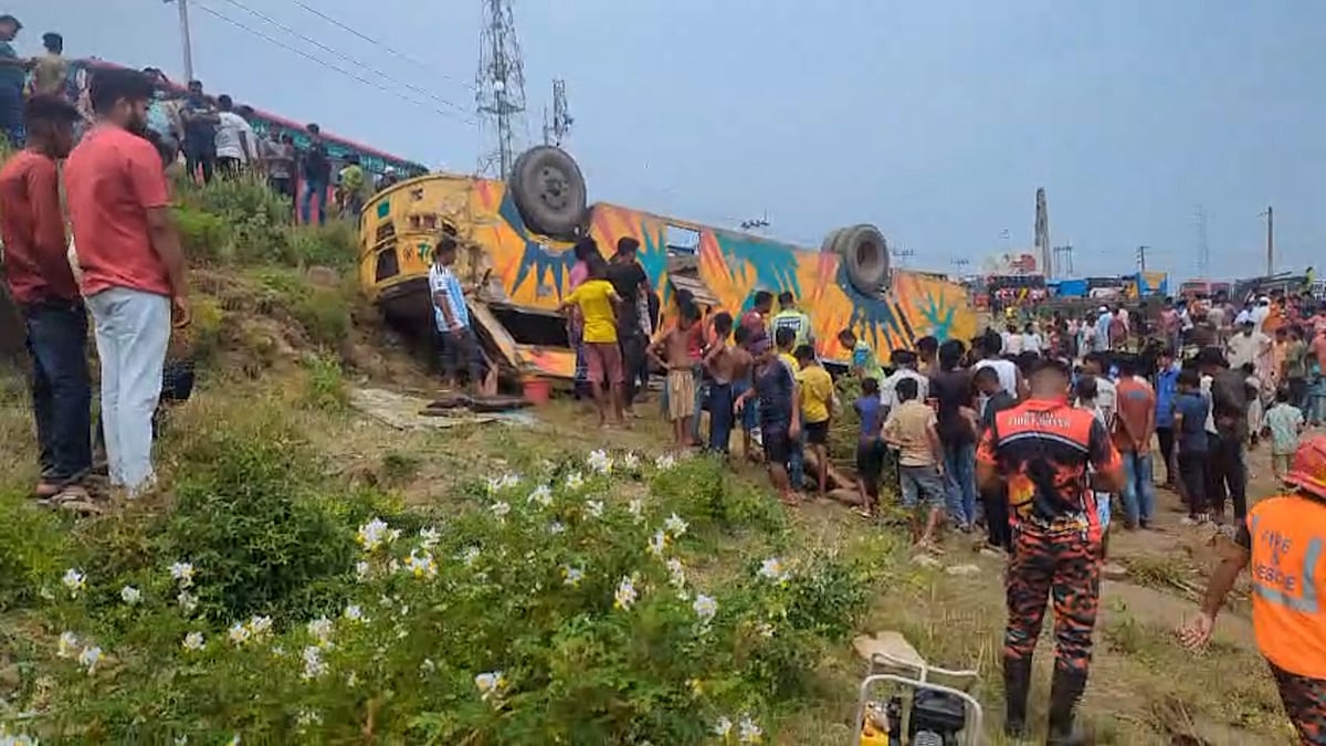 সরাইলে যাত্রীবাহী বাস খাদে পড়ে নানা-নাতিসহ নিহত ৪, আহত ২০