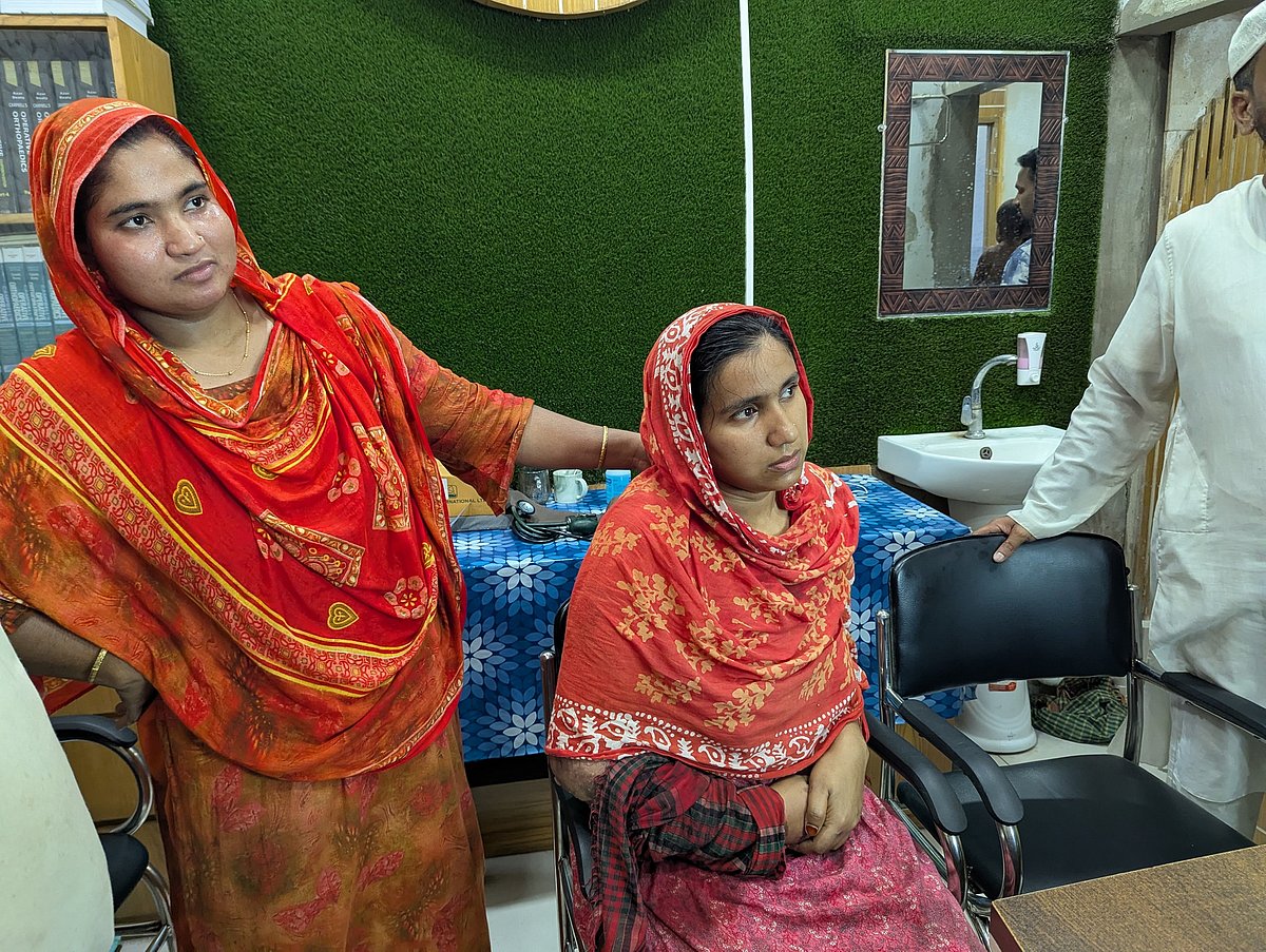 দুর্ঘটনায় বাবা ও ছেলের মৃত্যুর খবর জানেন না চিকিৎসাধীন রিক্ত