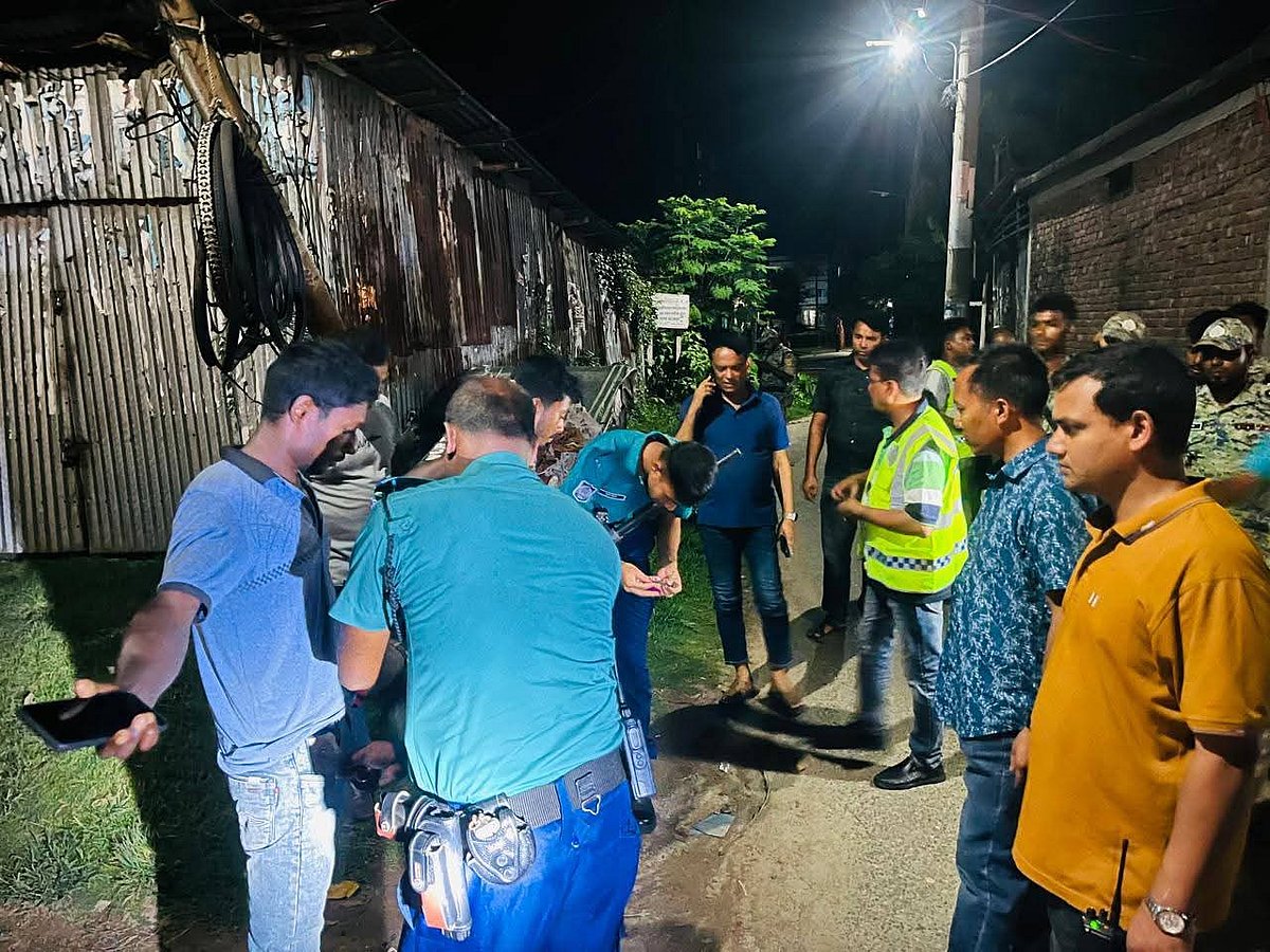 খুলনায় যৌথ অভিযানে ‘বি–কোম্পানি’র সদস্যসহ আরও ৩৪ জ