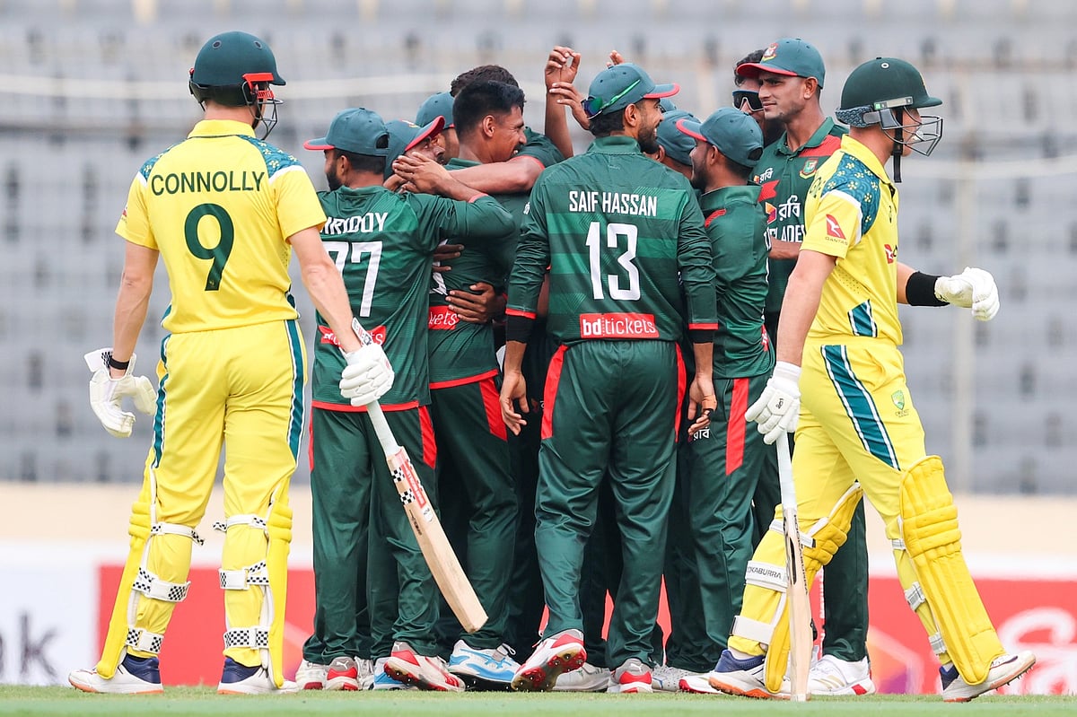 তাসকিনের পর উইকেট পেলেন মোস্তাফিজও, বাংলাদেশের দুর্দান্ত শুরু