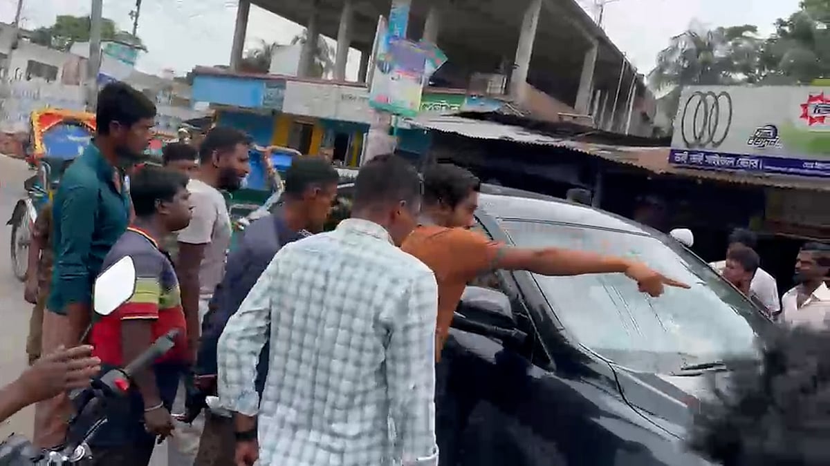 ছাত্রদল সভাপতির বিরুদ্ধে ড্রাইভারকে মারধর ও গাড়ি ছ