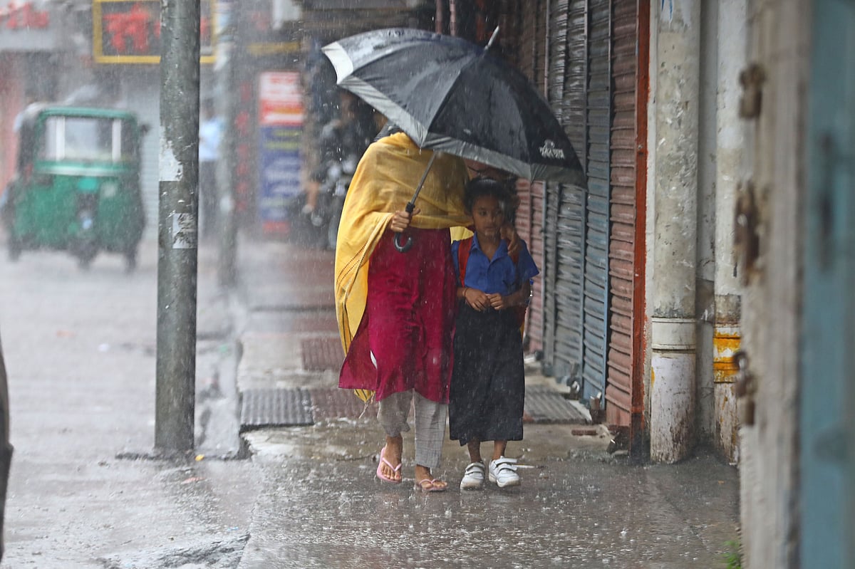 বৃষ্টিতে ভোগান্তির সঙ্গে নতুন রূপে চারপাশ