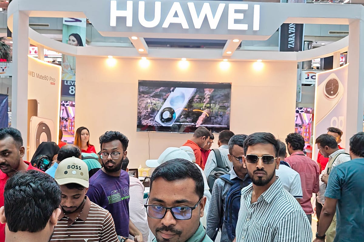 হুয়াওয়ের রোডশোতে কী কী পণ্য দেখা যাচ্ছে