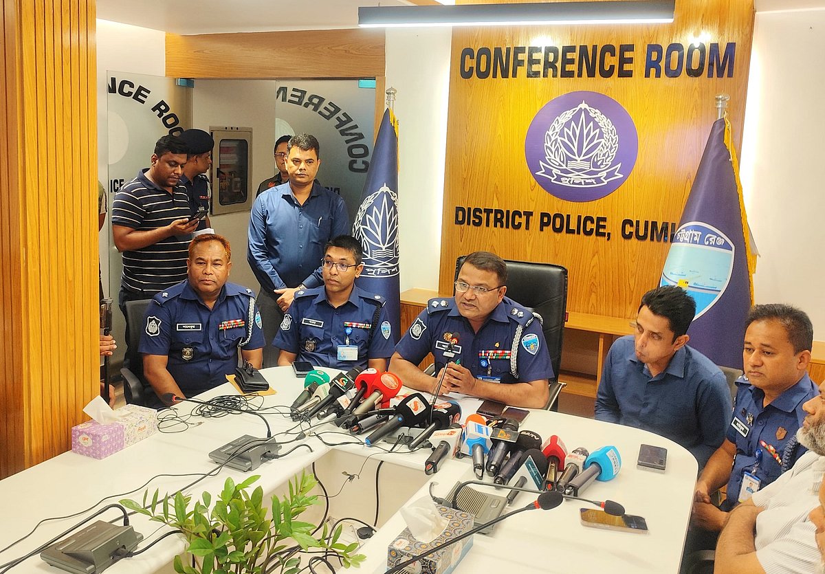 কুমিল্লায় পুলিশের গাড়ি ভাঙচুরের ঘটনায় মামলা, ১৯ জন গ্রেপ্তার