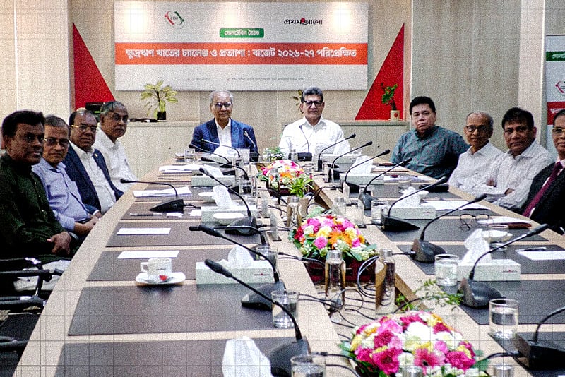 ‘ক্ষুদ্রঋণ’ ৪ কোটি গ্রাহকের বিশাল খাত, বাজেটে বড় বরাদ্দের জো