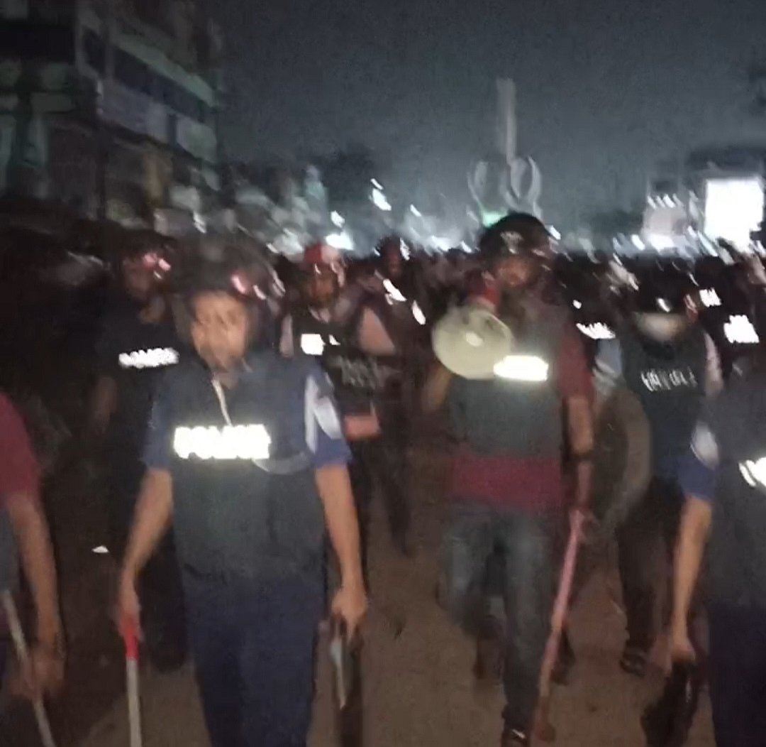 ভৈরবে মাইক্রোস্ট্যান্ডের নিয়ন্ত্রণ নিয়ে সংঘর্ষ, ঢাকা-সিলেট ম