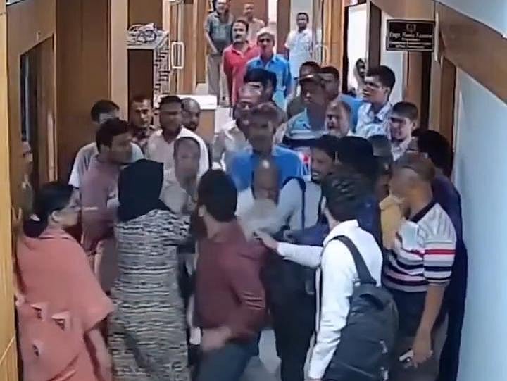 পিডিবির নারী প্রকৌশলীর সঙ্গে দুর্ব্যবহারের অভিযোগ, চার শ্রমি