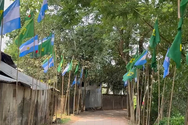 বিশ্বকাপ ফুটবল নিয়ে উন্মাদনা, এক সড়কে ৪ শতাধিক ব্র