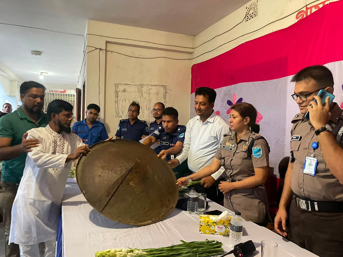 ফরিদপুরে দেশীয় অস্ত্র উদ্ধারে প্রশাসনের উদ্যোগ, প্রথম দিন মা