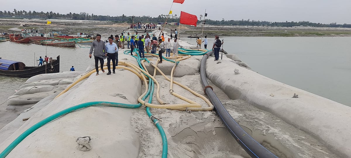 নোয়াখালীর বামনী নদীতে ক্লোজার নির্মাণে সফলতা, রক্ষা পাবে ২৮০ কোটি টাকার সম্পদ