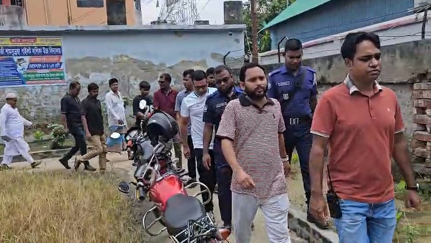 ফরিদপুরে হবু স্ত্রীকে সহায়তার অভিযোগ, এসএসসি কেন্দ্রে এনসিপি নেতাকে মারধর