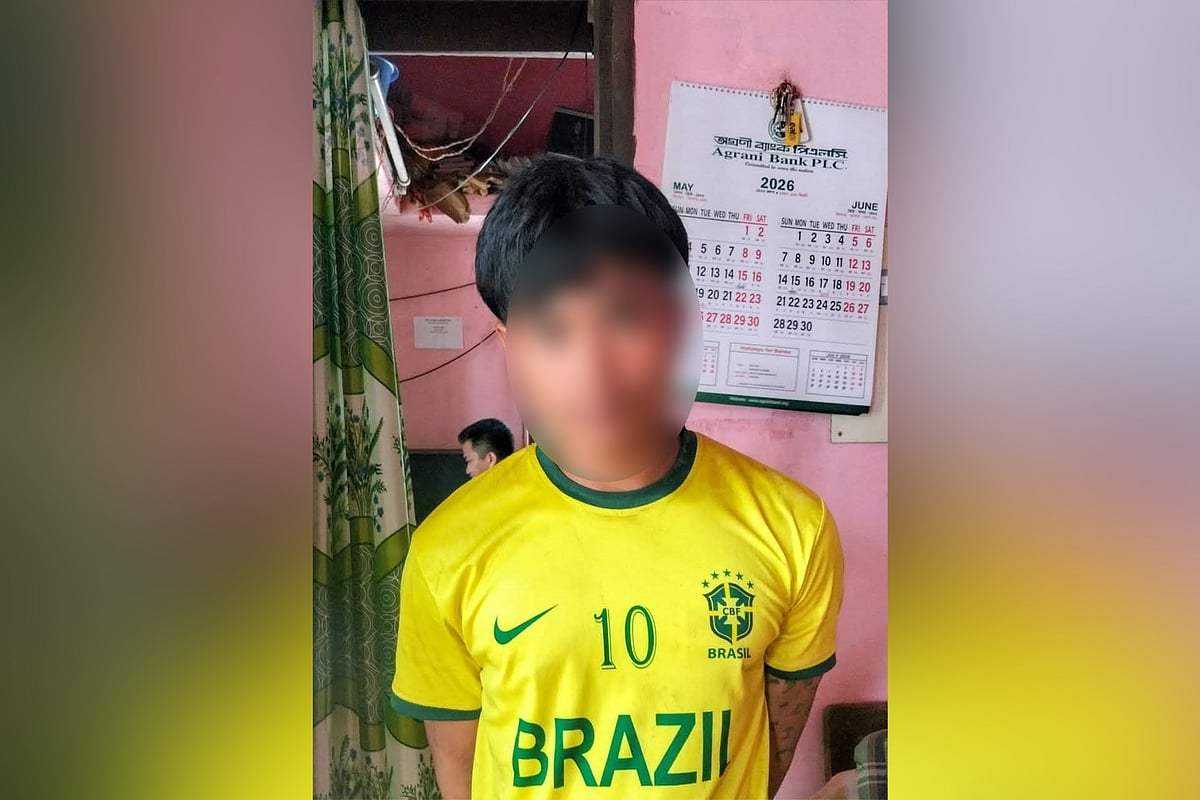 ব্রাজিলের জার্সি পরে দানবাক্স চুরির সময় তরুণ আটক, পরে মুচলেকায় ছাড়া