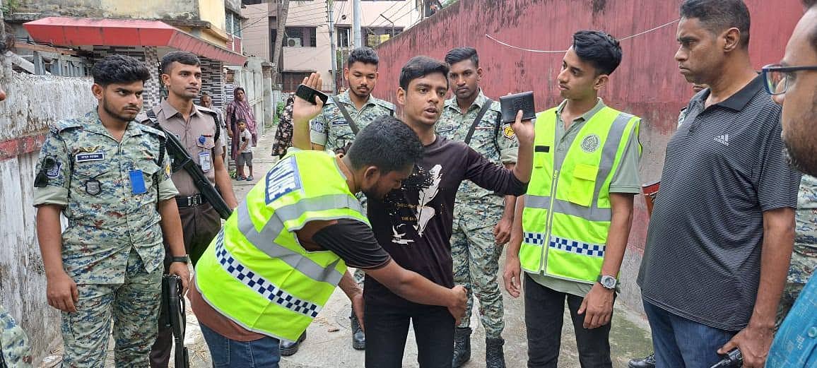 খুলনায় বিশেষ অভিযানে আরও ২৩ জন গ্রেপ্তার, ধরা পড়েছেন ‘কাউয়া মিরাজ’র সহযোগী