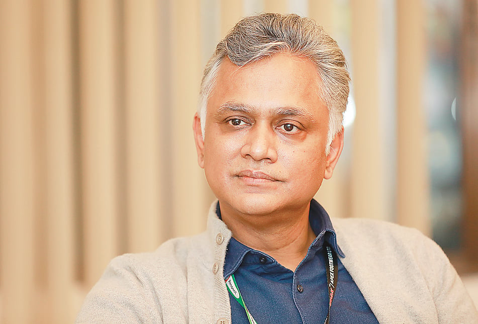 একদিকে আশান্বিত, অন্যদিকে আশঙ্কিত