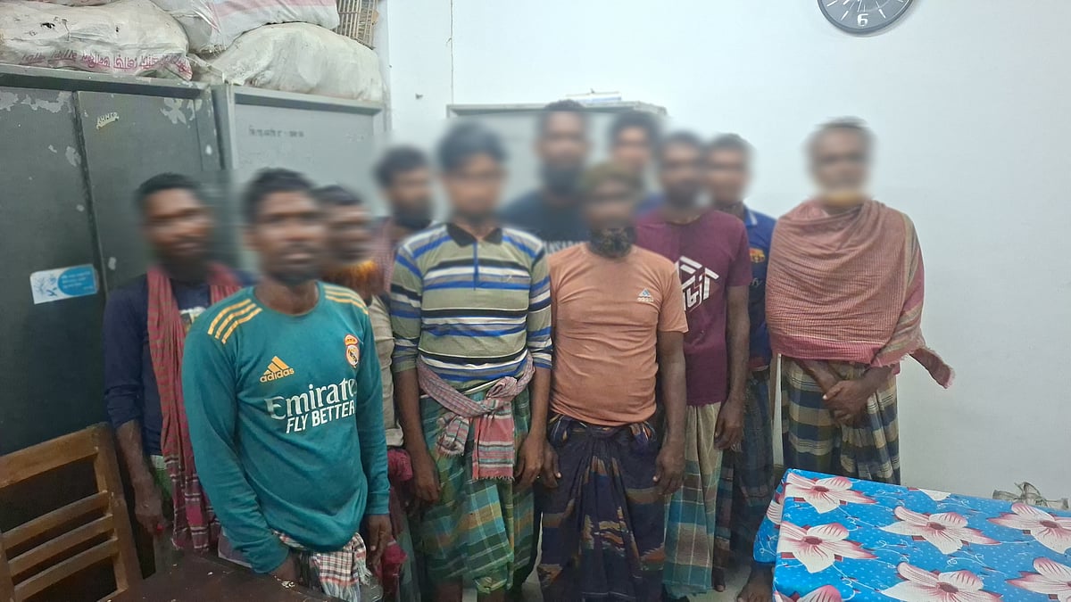 বন বিভাগ বলছে পাস নেই, মৌয়ালদের দাবি অপহৃত হয়েছিলেন