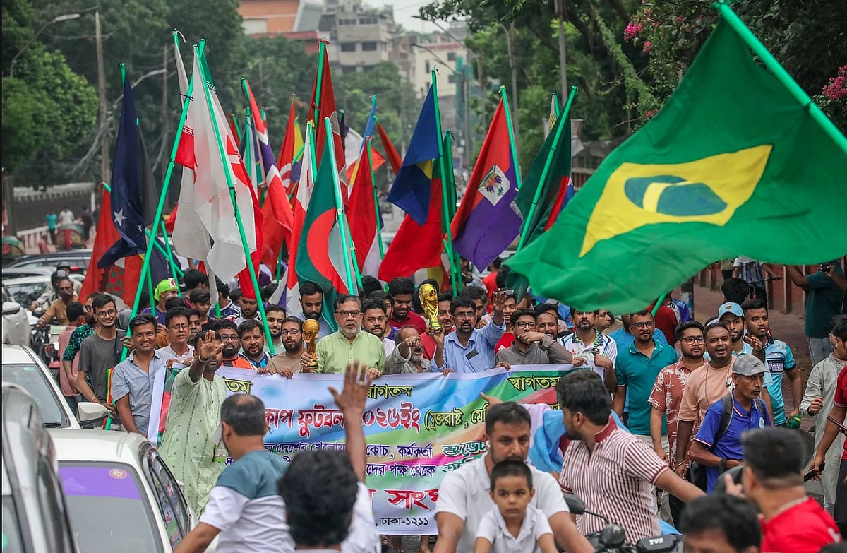 ফুটবল উন্মাদনা কেন মারামারি, খুনোখুনিতে গড়ায়