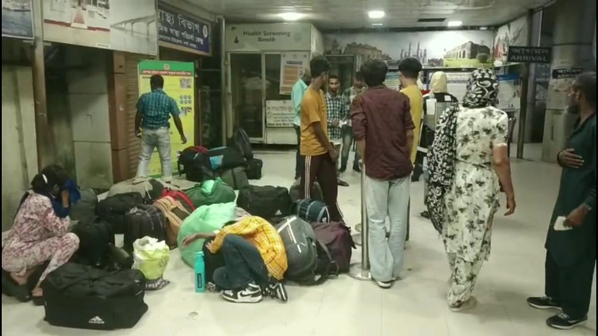 অবৈধভাবে ভারতে গিয়ে আটক ১৪ বাংলাদেশি বেনাপোল দিয়ে দেশে ফিরলেন
