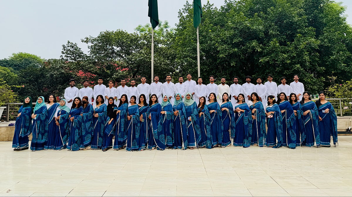 ক্যাম্পাসে শাড়ি–পাঞ্জাবি দিবস, শিক্ষার্থীরা বলেন ‘শা–পা ডে’