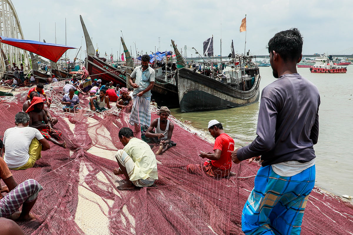 নিষেধাজ্ঞা কেটেছে, ডাকছে সাগর
