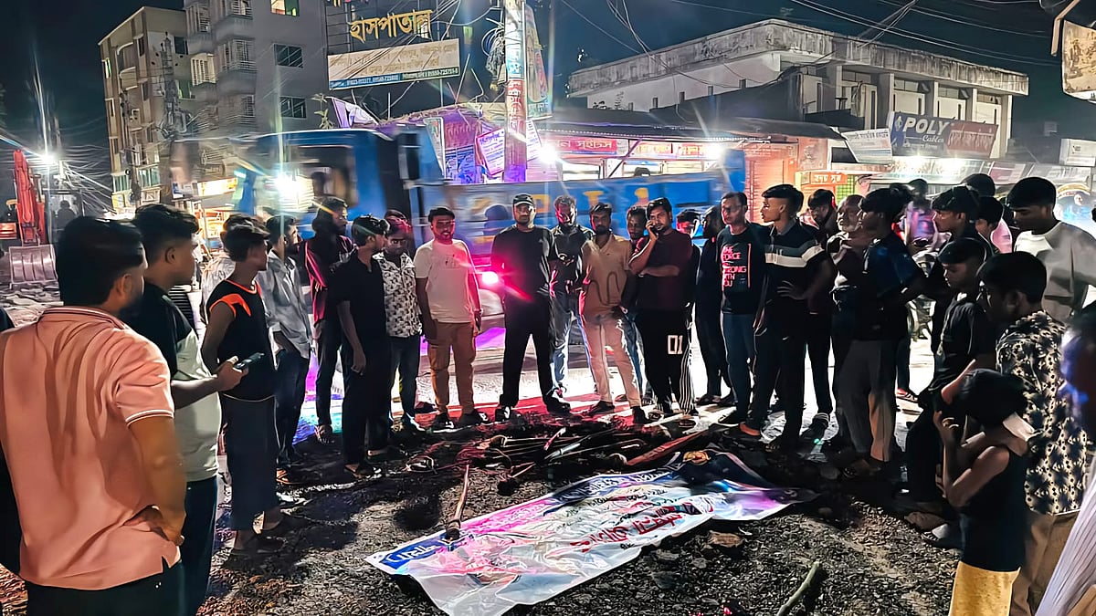ফরিদপুরে আওয়ামী লীগের নেতা–কর্মীদের মশালমিছিল, ছাত্রদলের ধাওয়ায় ছত্রভঙ্গ