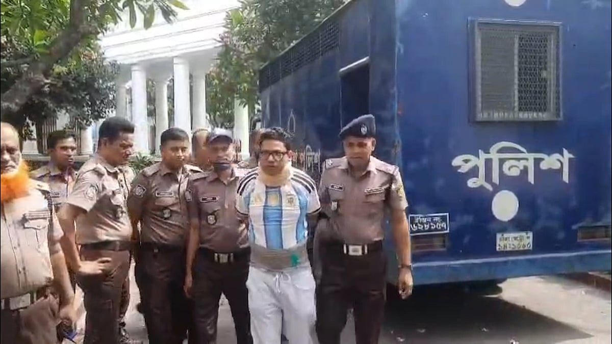 আর্জেন্টিনার জার্সি পরে ট্রাইব্যুনালে পলক