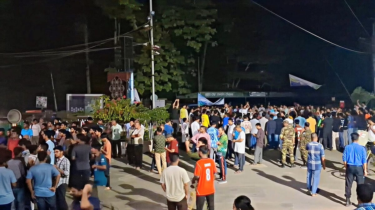 চট্টগ্রাম বিশ্ববিদ্যালয়ে ছাত্রদল-শিবিরের পাল্টাপাল্টি মিছিল, মুখোমুখি অবস্থান