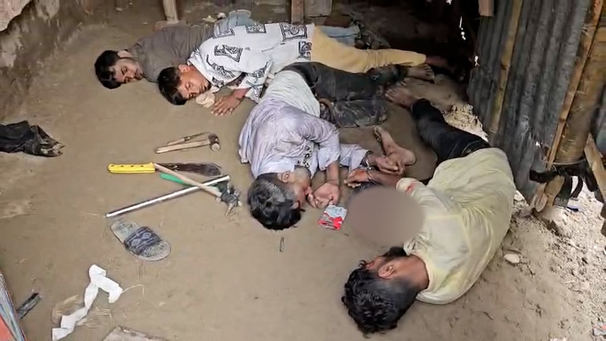 আদাবরে অভিযানের সময় দুই ছিনতাইকারী গুলিবিদ্ধ: পুলিশ
