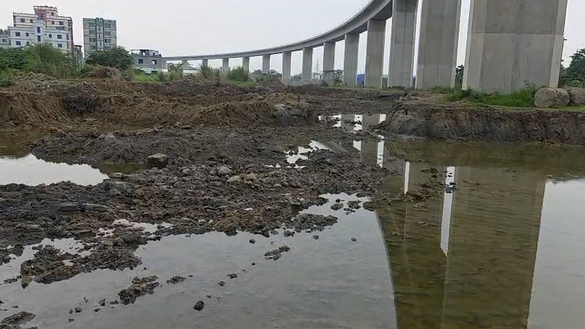 পদ্মা সেতুর রেলসংযোগ প্রকল্পের মাটি কাটা বন্ধ করল প্রশাসন