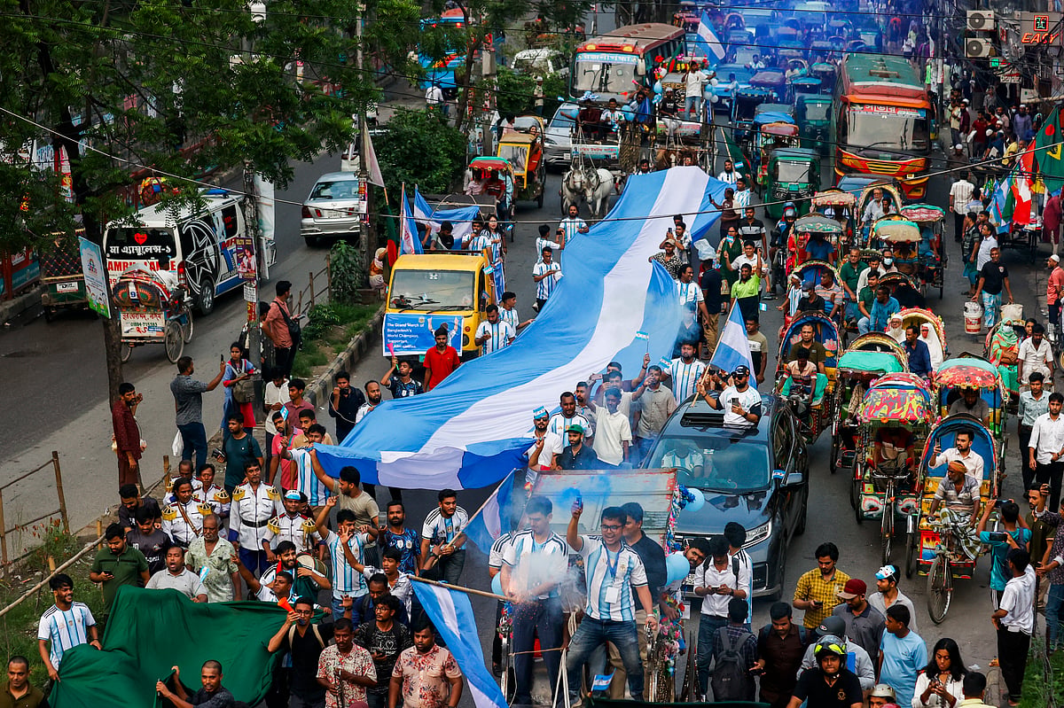 আর্জেন্টিনার সমর্থনে বর্ণাঢ্য শোভাযাত্রা