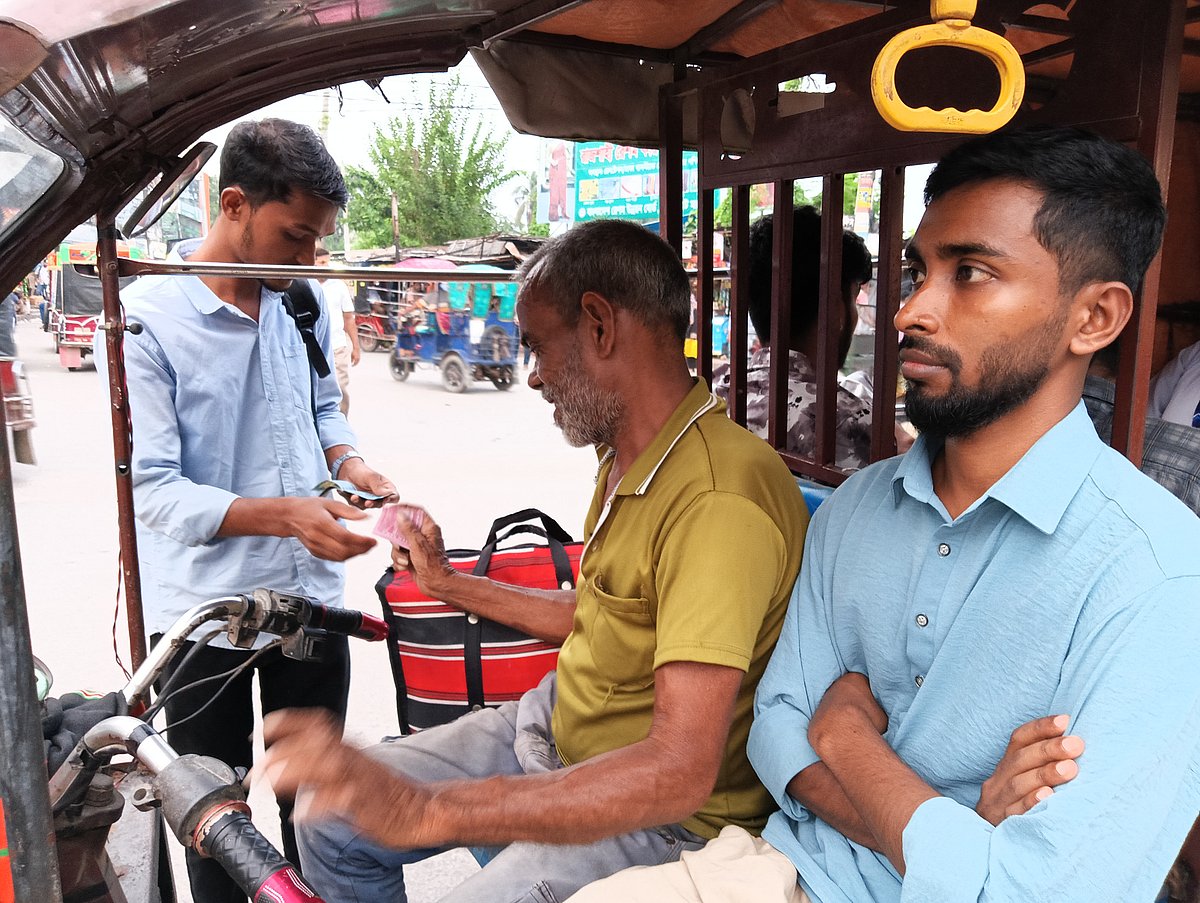 রাজশাহী শহরে হঠাৎ অটোরিকশার সর্বনিম্ন ভাড়া দ্বিগুণ, জানে না সিটি করপোরেশন