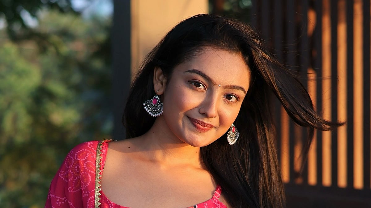 অভিনেত্রী সঞ্চিতার ঝুলন্ত মরদেহ উদ্ধার, হয়রানির অভিযোগ করে বিচার চাইলেন বাবা