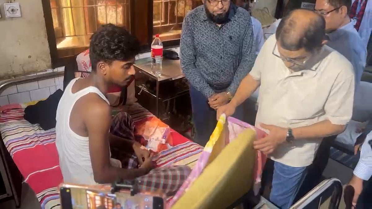হঠাৎ হাসপাতাল পরিদর্শনে স্বাস্থ্যমন্ত্রী, যা দেখলেন