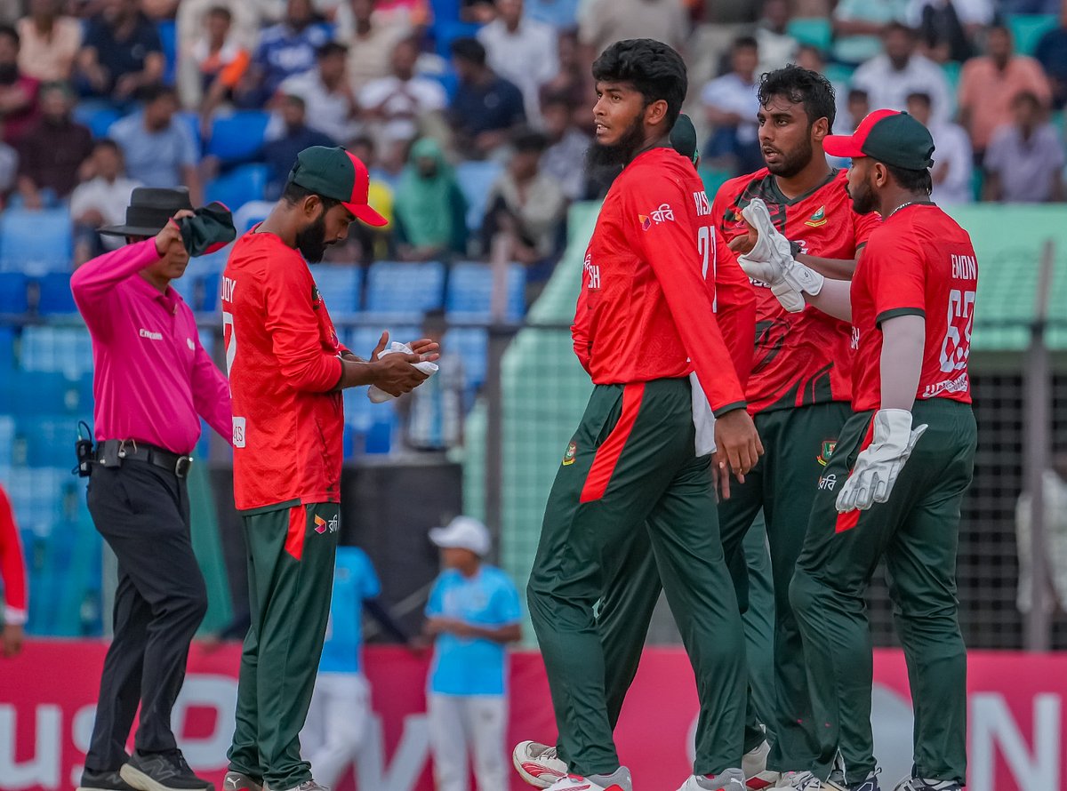 ৪ উইকেটে হেরে টি–টুয়েন্টি সিরিজ শুরু বাংলাদেশের