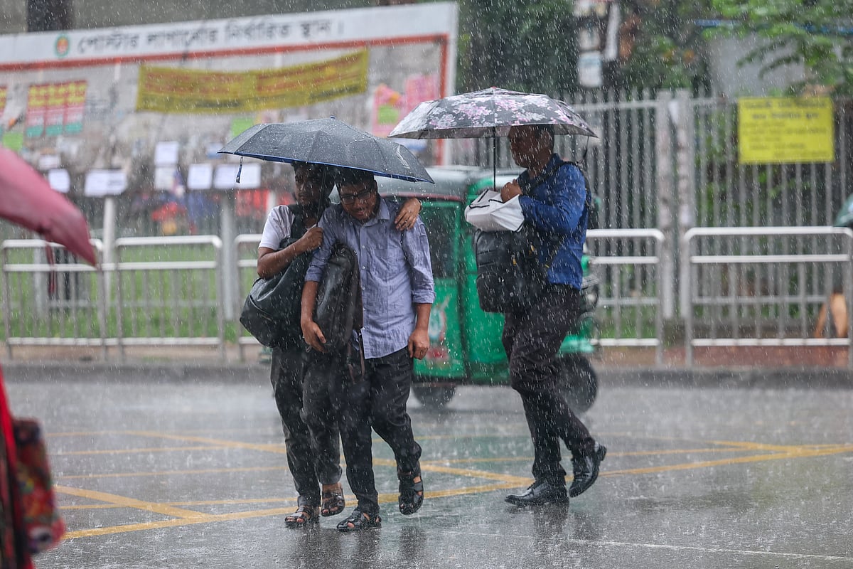 কোথাও কোথাও হালকা থেকে ভারী বৃষ্টি হতে পারে