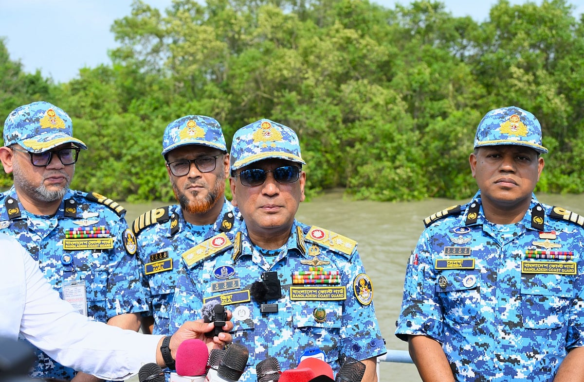 সুন্দরবনে দস্যুতা দমনে কঠোর অবস্থানে কোস্টগার্ড: মহাপরিচালক