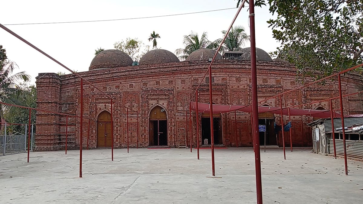 ৬০০ বছরের ইতিহাস বয়ে চলা পাতরাইল জামে মসজিদ