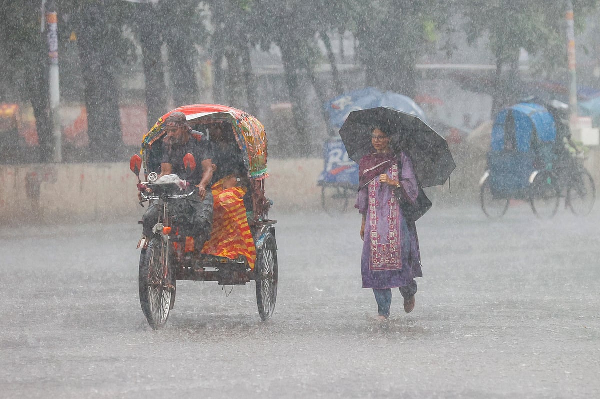 বৃষ্টিভেজা নগরজীবন
