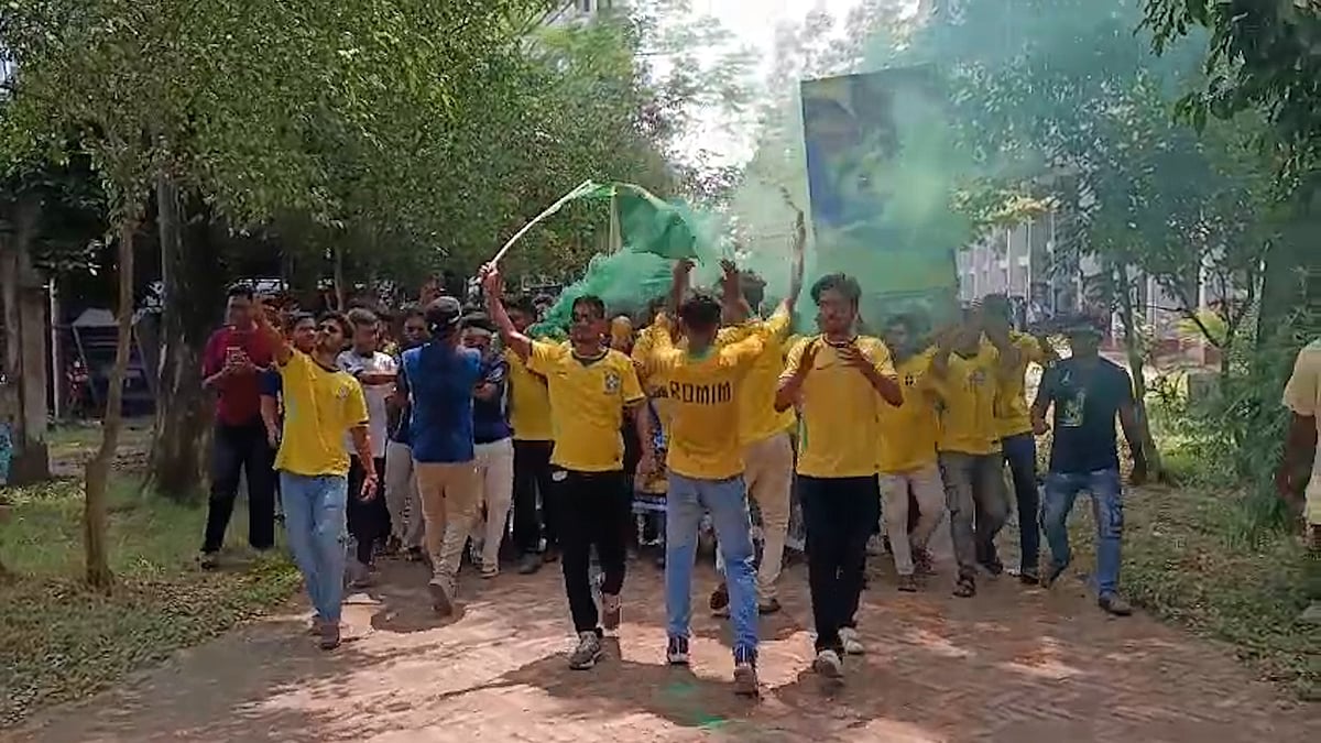 গোবিপ্রবিতে ব্রাজিল সমর্থকদের বর্ণাঢ্য শোভাযাত্রা