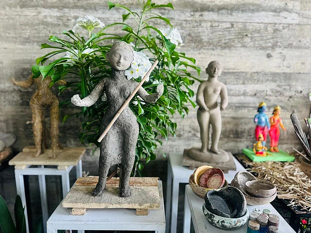মৃৎশিল্পীদের তাঁদের হাতের স্পর্শে মাটি প্রাণ পায়