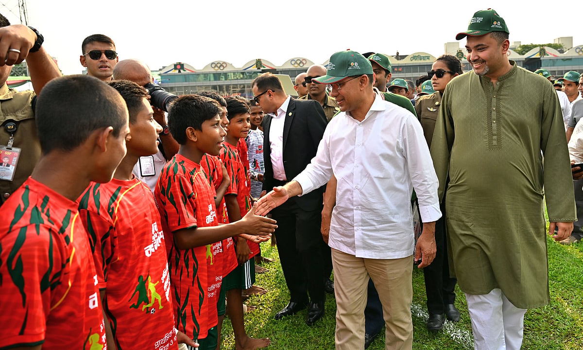 খুদে ফুটবলারদের লড়াইয়ে চ্যাম্পিয়ন ঢাকার বাইরের দুই স্কুল