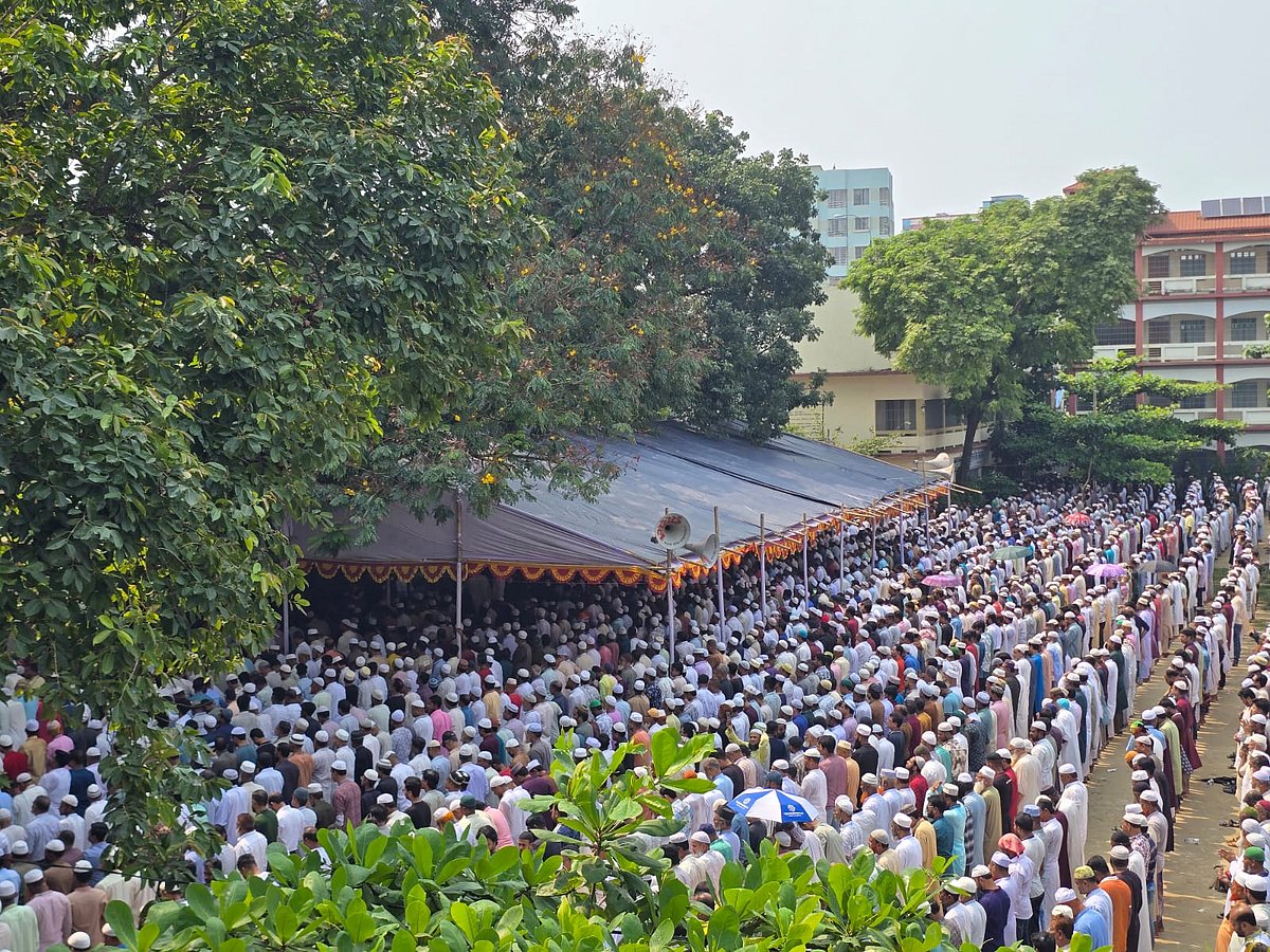 তৃতীয় জানাজার পর মায়ের কবরের পাশে চিরনিদ্রায় সাবেক প্রতিমন্ত্রী হারুন-আল-রশীদ