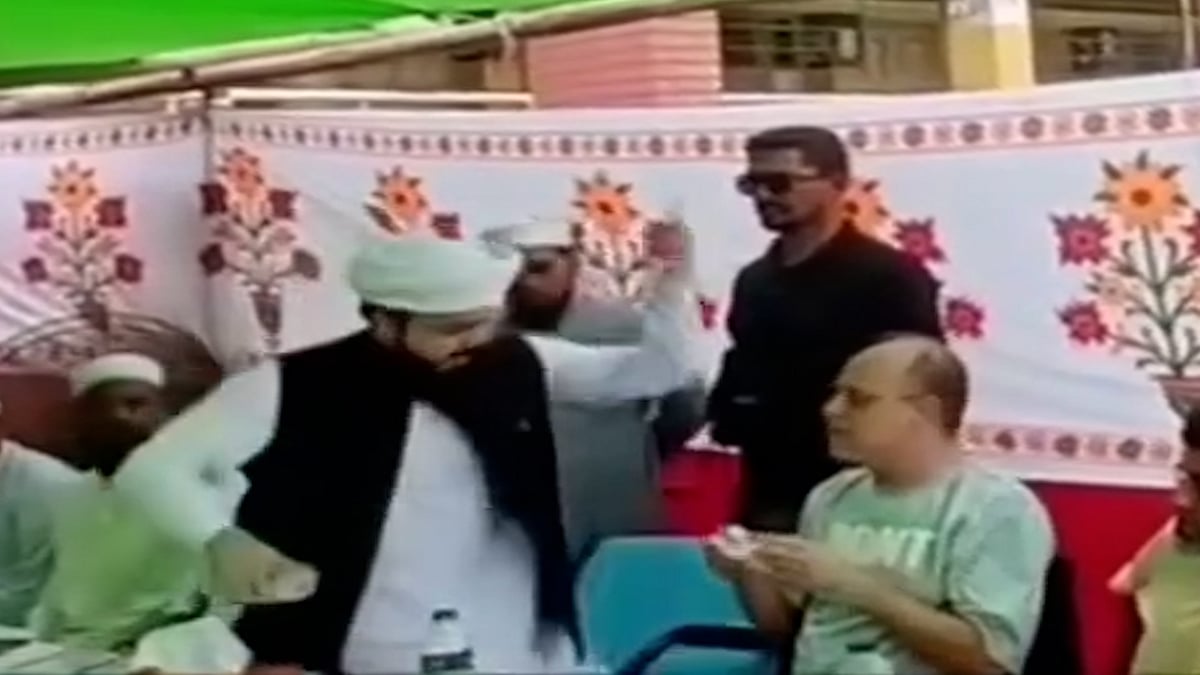 সালিসে উত্তেজিত এমপি হানজালা বললেন, ‘সবগুলারে খাইয়া হালামু’