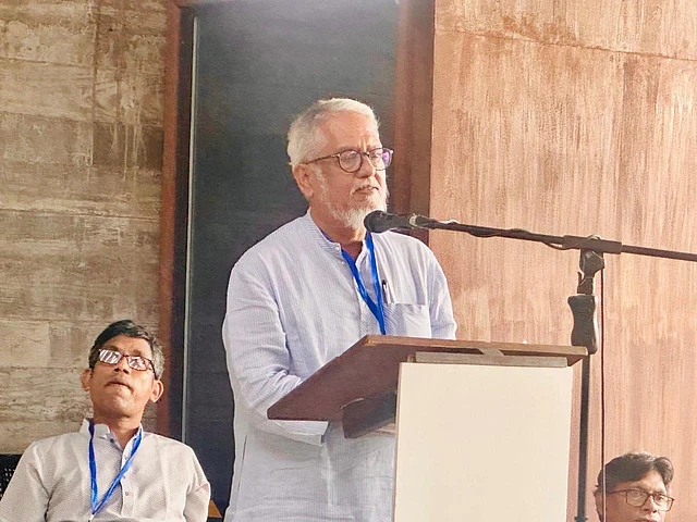 সমাপনী বক্তব্য দিচ্ছেন বাংলাদেশ জাতীয় কারুশিল্প পরিষদের সভাপতি চন্দ্রশেখর সাহা 