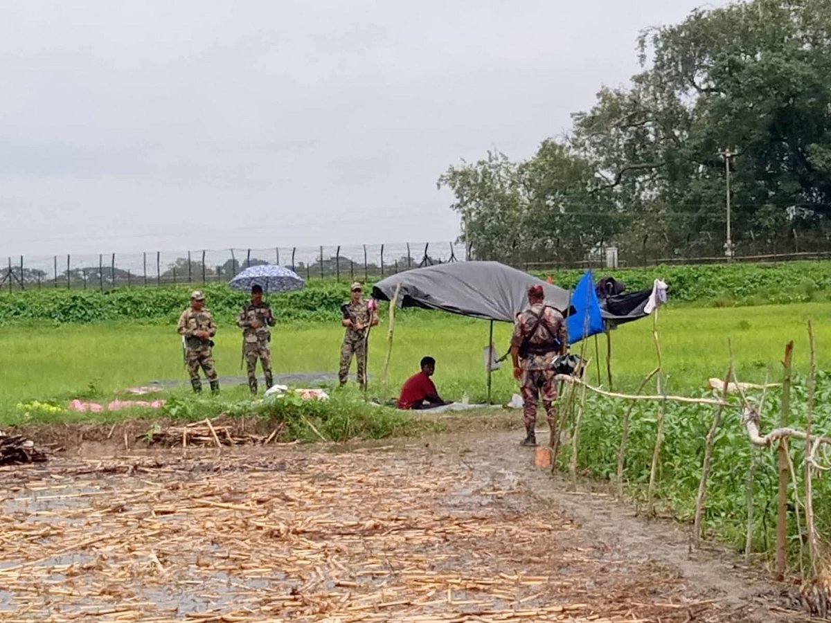 ৭ দিন ধরে কুড়িগ্রামের শূন্যরেখায় পাঁচজন, খোলা আকাশের নিচে কষ্টে কাটছে সময়