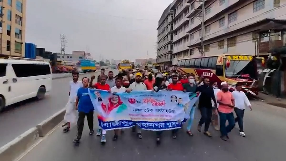 ‘সামনে আসবি না, মাইরা ফালামু’, কার্যক্রম নিষিদ্ধ যুবলীগের মিছিল থেকে পুলিশকে হুমকির অভিযোগ