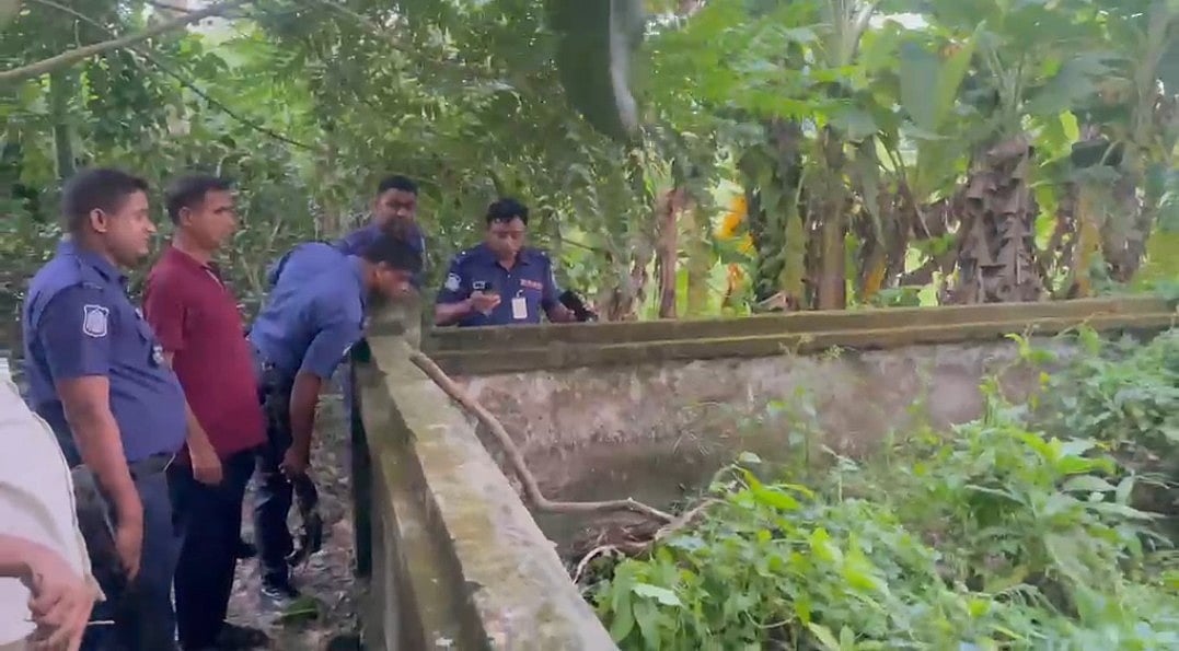 জাজিরায় কবরস্থান থেকে ১২টি ককটেল উদ্ধার