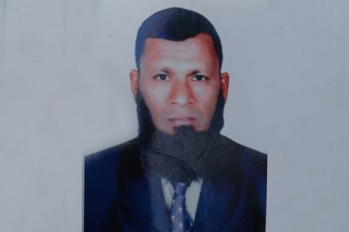 মেহেন্দীগঞ্জে মসজিদে নামাজ পড়ার সময় এক ব্যক্তিকে কুপিয়ে হত্যা, বড় ভাই পলাতক